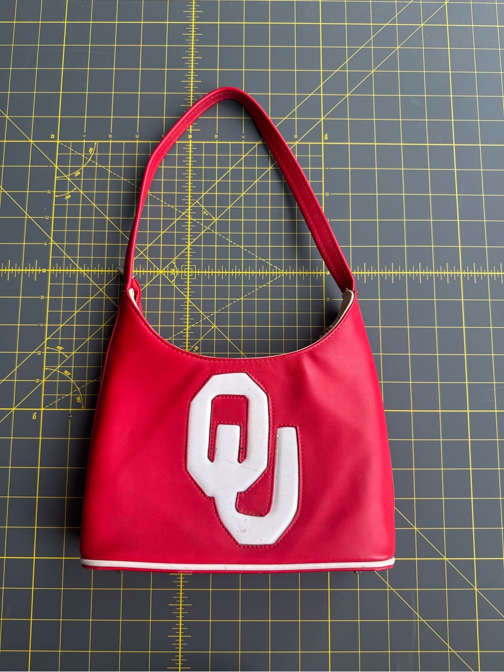 Oklahoma Sooners OU Red Handbag Zipper Closure